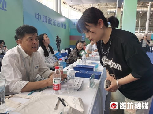 琳瑯滿(mǎn)目各顯神通！濰坊職教好品展——教育咨詢(xún)服務(wù)的寶藏之地